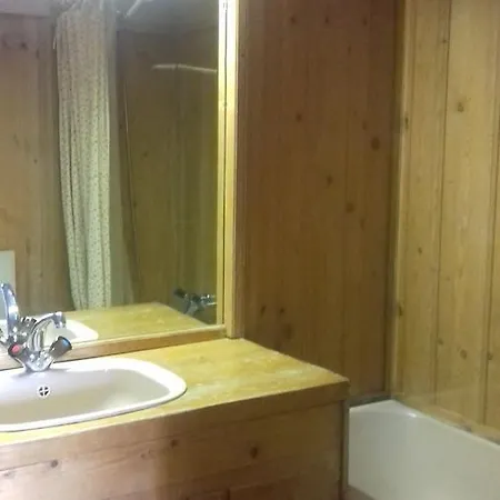 Authentic 2 Bedroom דירה *
