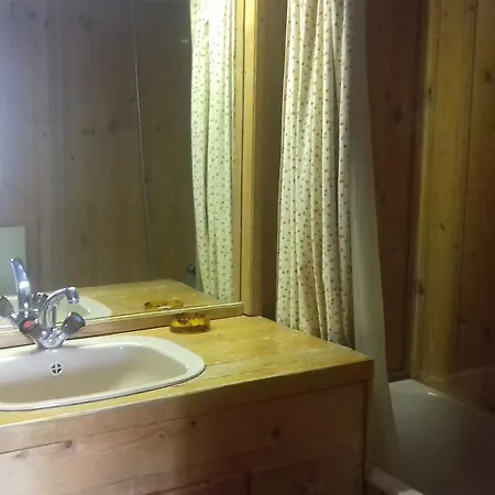 Authentic 2 Bedroom דירה *